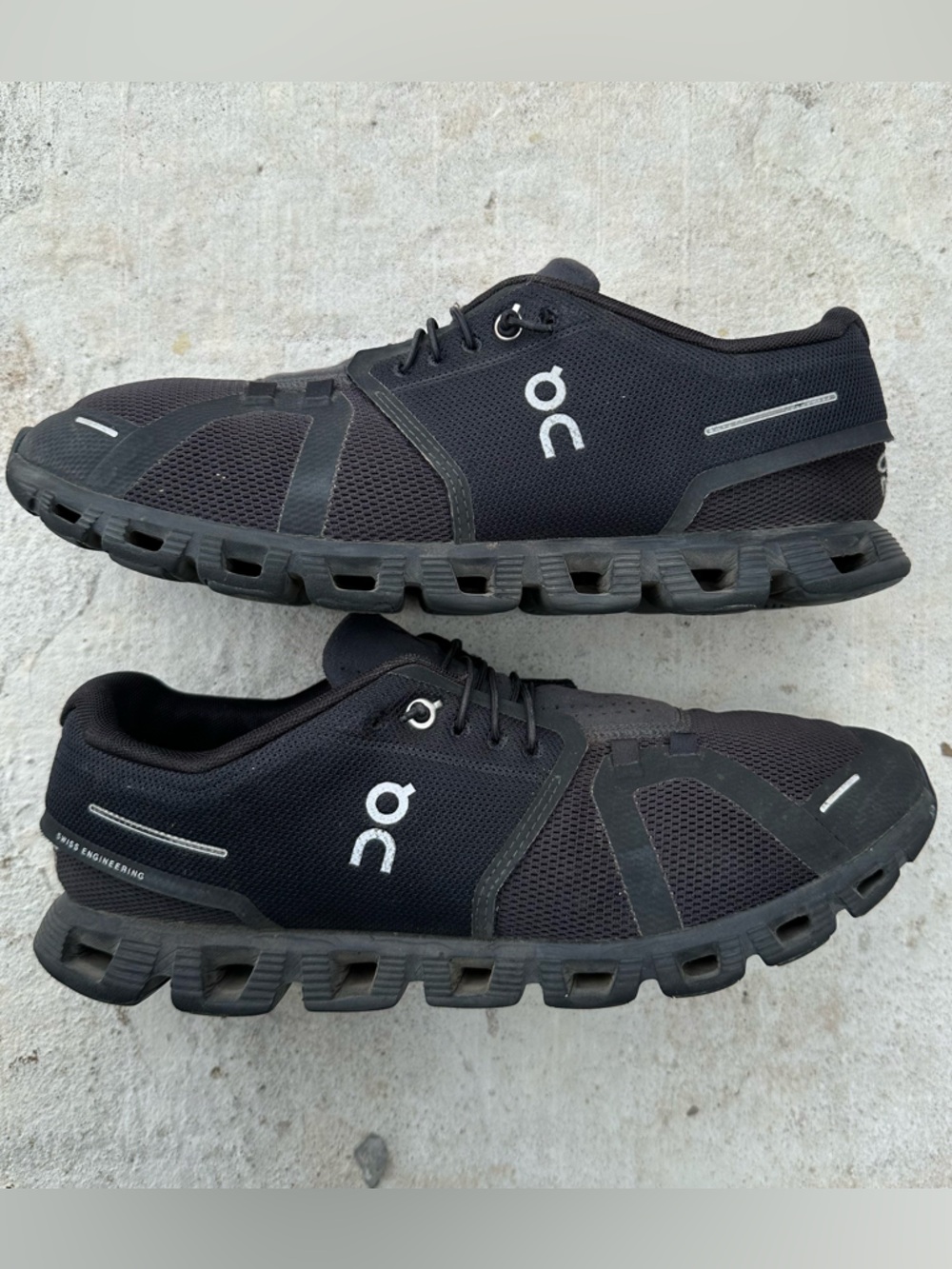 Men’s On Running Cloud 5 All Black Mesh Athletic Running Shoes Size 10
